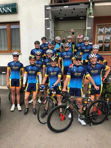 In de nieuwe wieler kleding