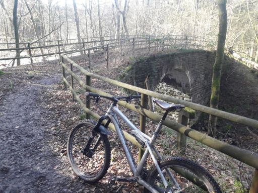 Alte Brücke über die Bahntrasse des Lindlarer Bahn-Radweg
