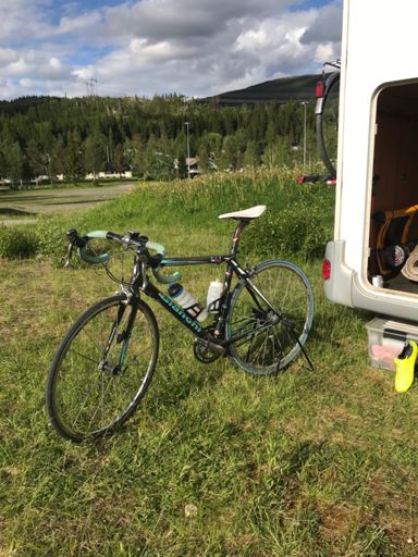 Syklene alltid med på tur (jobb ....)