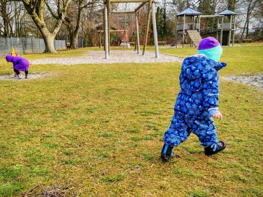Papa is running on the kids playground, ...kids busy with their stuff 😃