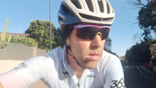 Entre la crema y el aire en la cara, seguro que se va yendo  🤨