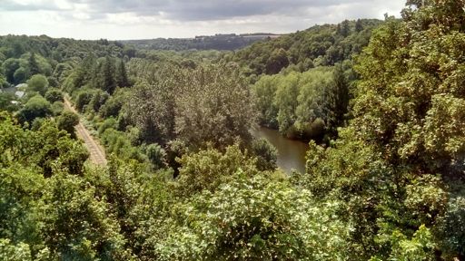 Vue du castennec: le canal du blavet et voie ferrée baud - pontivy