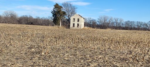 Abandoned old stone house near Zeandale.