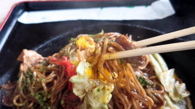 一応、たじみそ焼きそばの店舗リストに入っているお店ですが、たじ”みそ”感はなく、美味しかったけど普通に喫茶店の焼きそばでした。　ちなみに麺は細め。