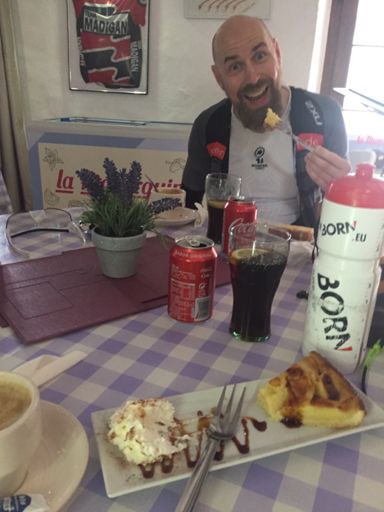 Boxenstopp am Coll de Soller, wie immer lecker:-)))