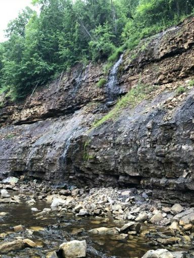 Река Рагуша. Когда воды много выглядят "водопады" поэффектнее.