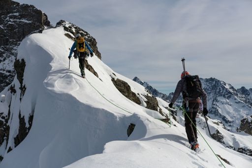 Sur les arêtes de la muande : zone cornichée et exposée mais à l’ambiance si particulière. On fera demi-tour peu de temps après, bloqué par un passage en escalade déversante 