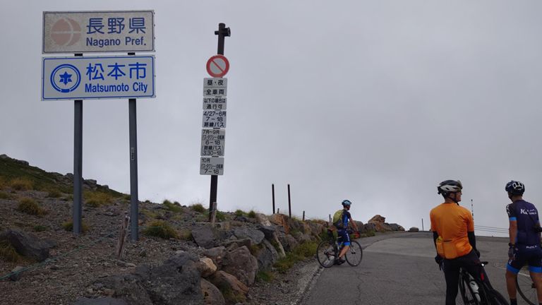 長野側は真っ白...　天気が良かったら往復ビンタしようと思ってたけど、今日のところは勘弁してやった😏