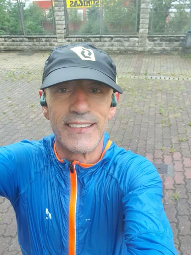 Con el cuerpo cansado y después de salir hacer noche en 
el trabajo,los kilómetros se alargan.😓