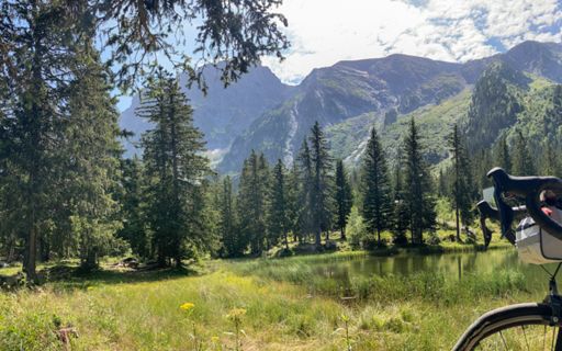Het meer van Le Poursollet. Zoals ge ziet, heeft mijn fiets wel wat afgezien op het ministukje keienpad.