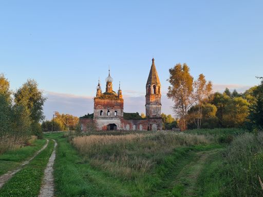 Приимково. Богородице-Рождественская церковь вечером.