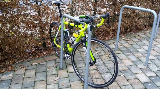 Wartet auf mich. Bin Kaffee trinken und Kuchen essen.