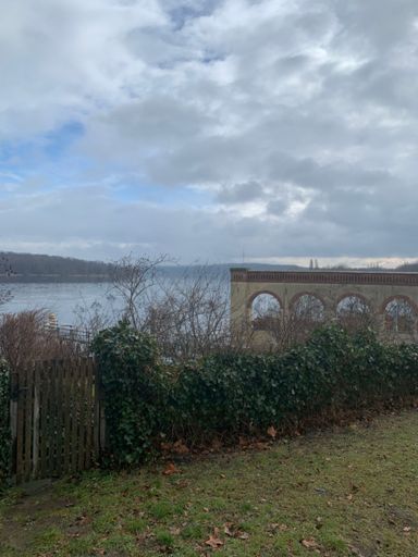 Dunkle Wolken über dem Schäferberg, aus sicherer Entfernung beobachtet:-))