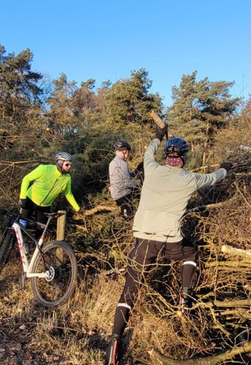 Hier zuj ie toch urgus tusse motte ligge 🤔