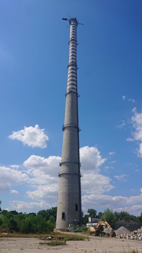 Komin w Widziszowie jeszcze stoi...