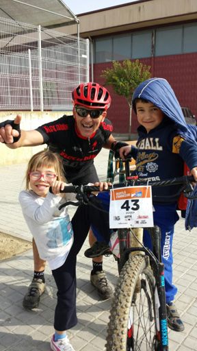 Arribo just per recollir el Marc (de clase Angles) i després vol donar una volta amb la seva amiga Montse...