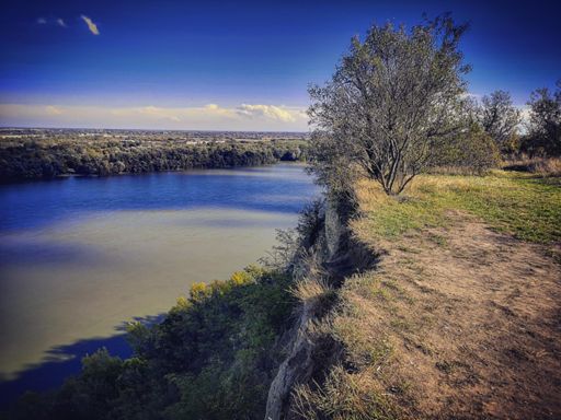 Lefényképeztem ebből az irányból is, hogy látszódjon a fal.