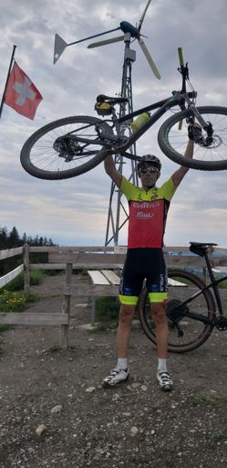 O fraquinho Janeiro lá no topo da montanha 🏔..👊😤🍀🍀🏔🏔🇵🇹🇨🇭🇧🇷🏔🏔🏔🐺🦁🏔🏔☝️😉