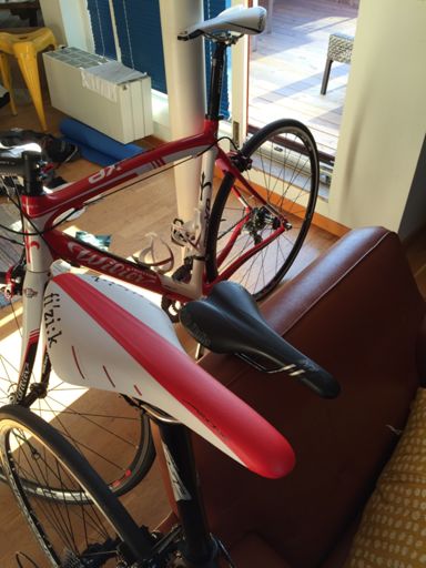 Tre sadlar till salu, två av dom i princip oanvända