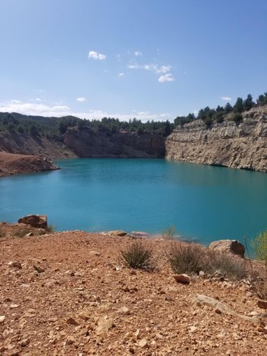 Les baux :encienne carrière appeler  aussi le trou bleu