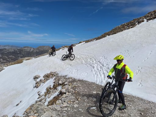 Los neveras nos impidieron  llegar