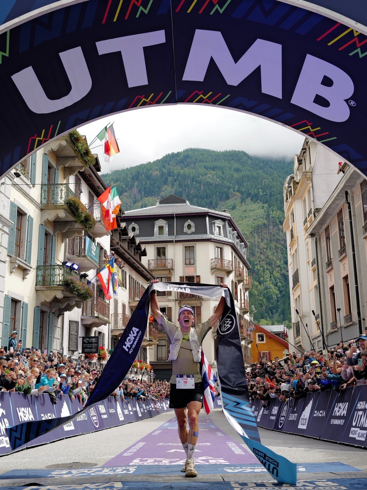 Tom Evans taking the win to be crowned the 2025 champion in Chamonix. 