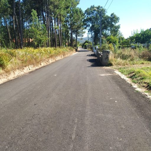 A maioría das vías están impecables... mentres non te alonxes moito das casas 😬😬🤪