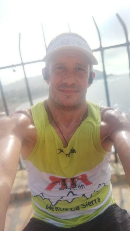 15' cal + 5 x 1.000 3:50-4:00 (2'trote) + 10' VC
