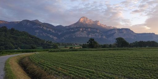 Dent de Crolles ensoleillée en premier