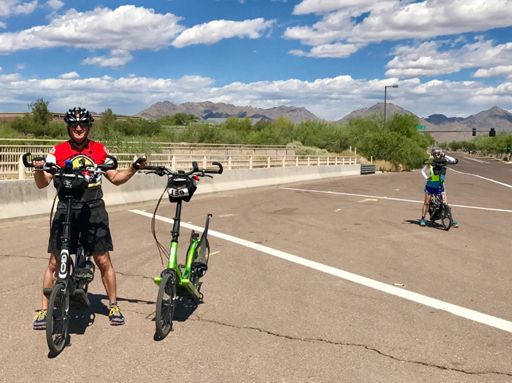 A quick stop for me to shake out a cramp in my calf & Anna is calling for a sandwich delivery from her parents. 🤣