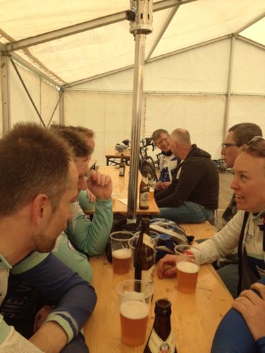 Na afloop gezellig napraten onder het genot van een Duits biertje