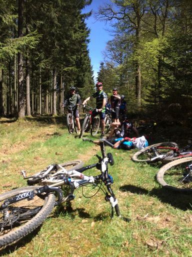 En attendant certains, d autres se reposent.