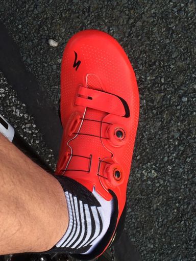 And I'm running late and I don't need an excuse
'Cause I'm wearing my brand new shoes.