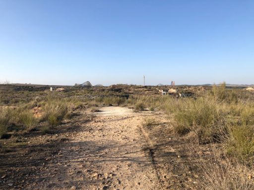 La Warner en el horizonte