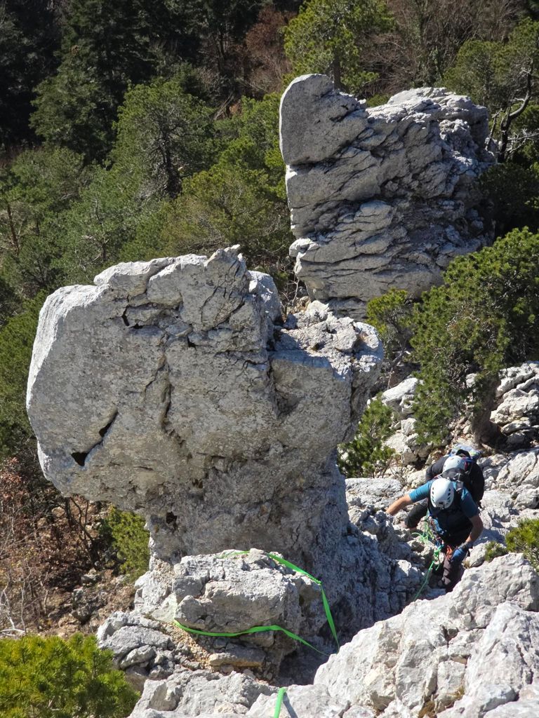 Ces arêtes jurassiennes sont parsemées de curiosités