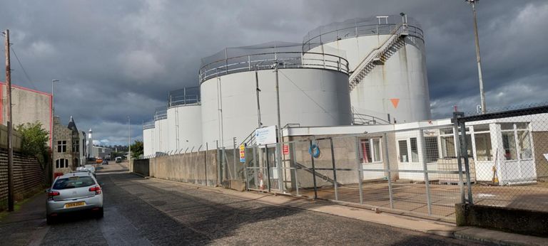 Upper leading light, 1 of 2 on Sinclair Road, with fuels and lubricant terminal on the right.