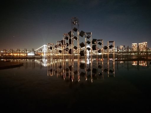 晴海埠頭 静かでゆったりとできる所
オブジェの後ろに単管パイプが組まれてて、景色がいまいち