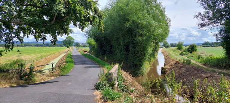 Brett coming off the Long Drove , a long straight road over peat flats which would move up and down if a heavy vehicle traversed it. Gorgeous.