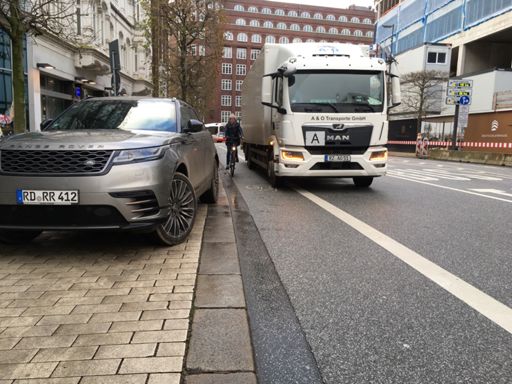 Ich hab‘ die Dame dann noch gefragt, wie man sich denn in so einem Sandwich 🥪 fühlt......