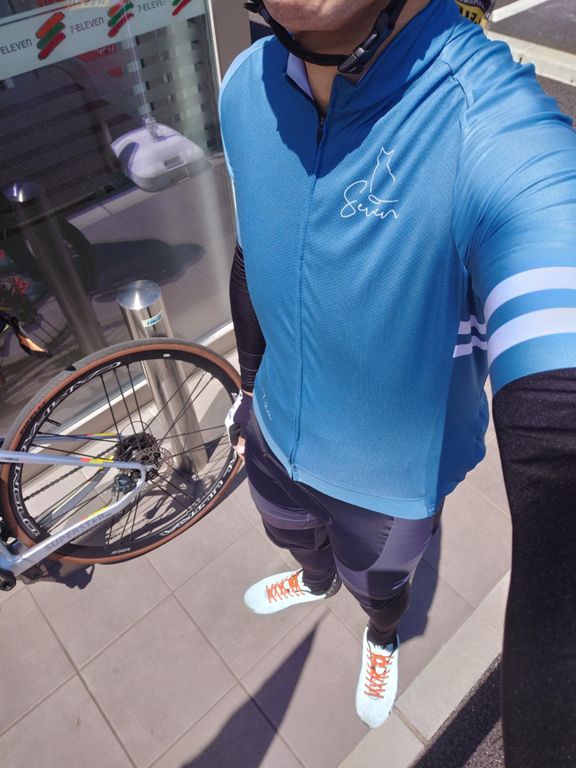 ちなみに今日は今年のセルフ誕生日プレゼントのジャージとビブショーツを卸した😁