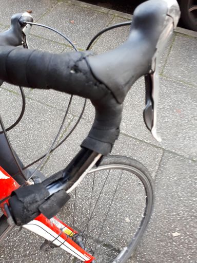 Wee bit of damage to the bike. Nothing too serious more the clothing thats ruined ☹