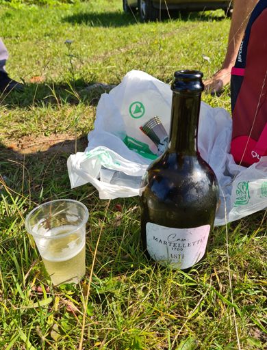 Пьём шампанское перед стартом :-)