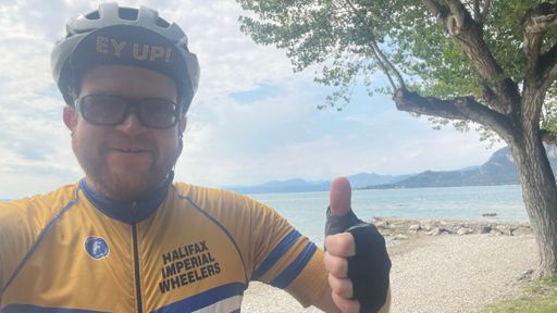 One of many selfies today 😂 some people thought I must be shit at taking selfies so offered to take some pics for me. All those are shite obvs! I was actually just trying to line up my cap.