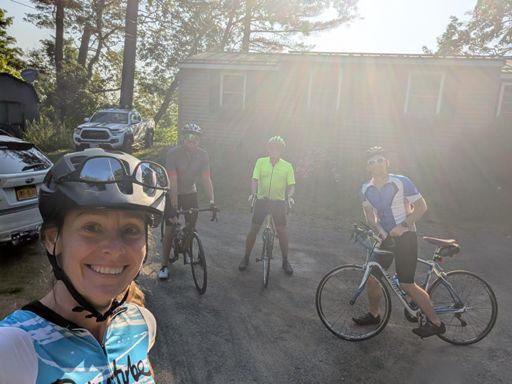 All smiles at Dick's house before the start... 