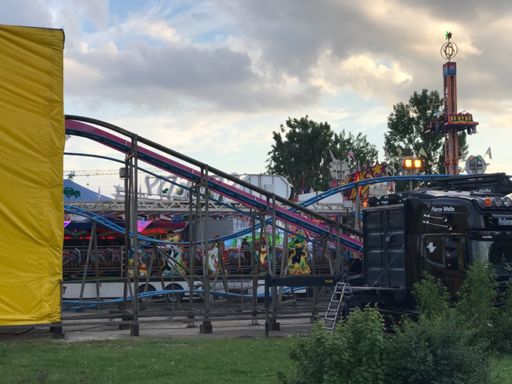 Waren hat das erste Mal eine Achterbahn.