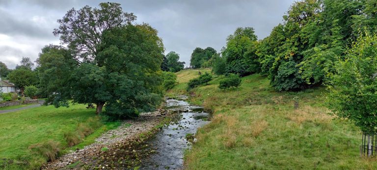 Lyvennet Beck from a bridge at Mauld's Meaburn. https://en.wikipedia.org/wiki/River_Lyvennet