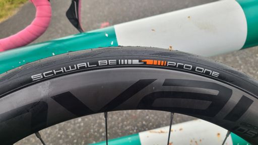 昨晩届いたSCHWALBE PRO ONE TUBELESS EASY 25c。