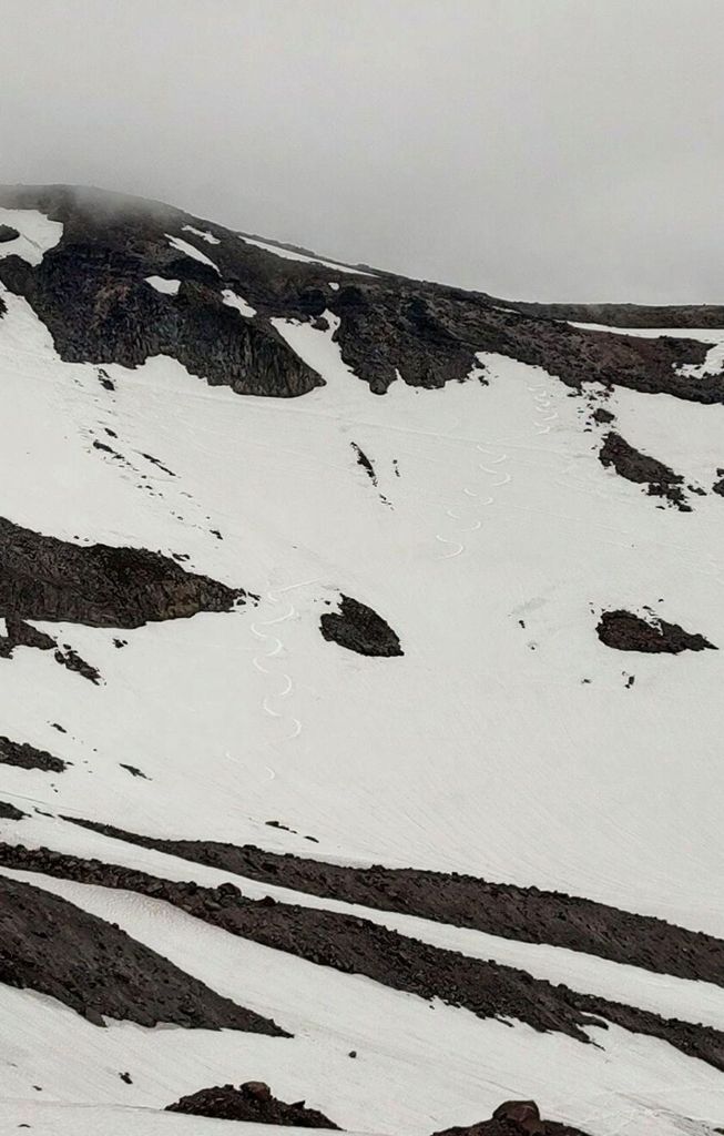 Double-click to expand Mt. Rainier Solo Ski — photo 5