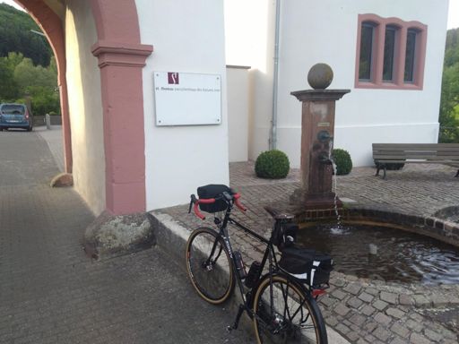 Trotz Schildes *kein Trinkwasser* war die Wasser Qualität ok :)