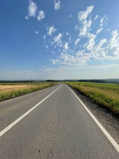 По такой дороге хочется ехать и ехать. Идеальный асфальт и нет авто. Что ещё нужно для комфортной шоссейной покатушки